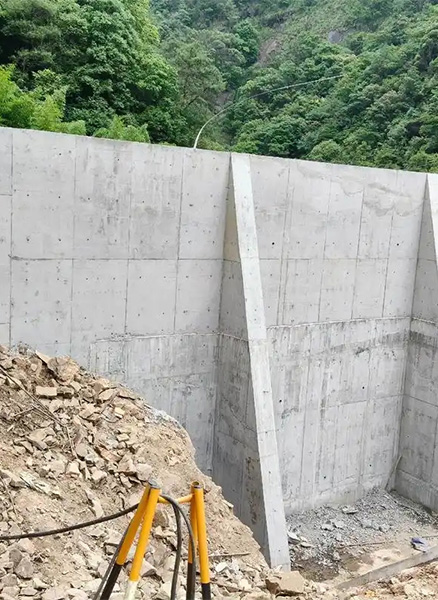 周口郸城县重力式挡土墙